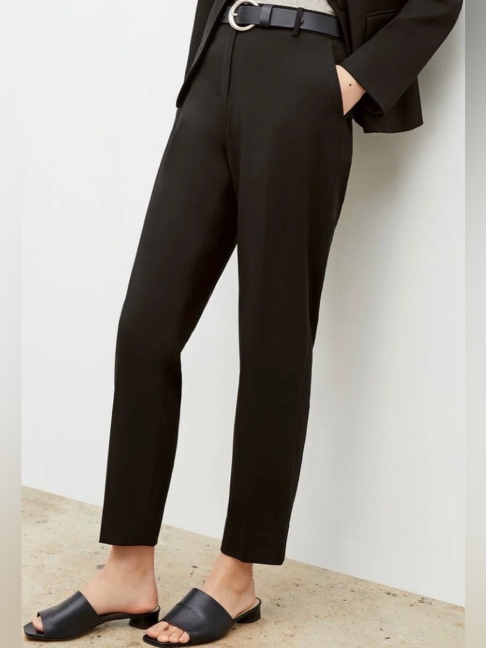 Classic Black Tailored Wool Blend Straight Leg Pants. Size 6